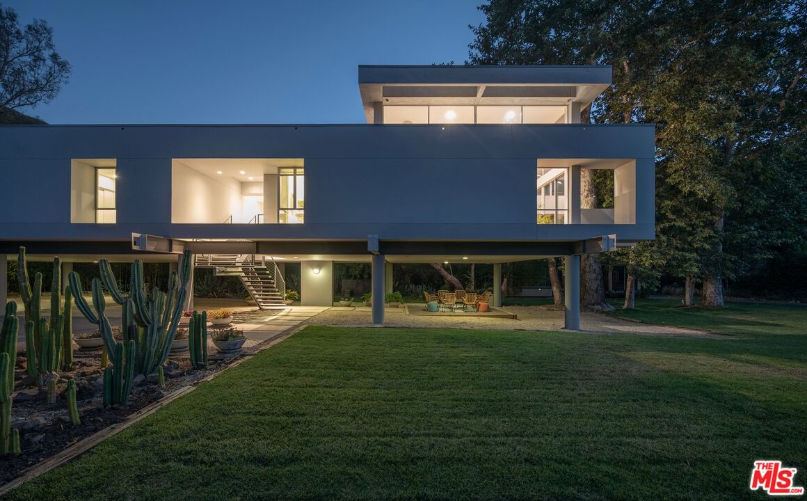 Mulholland photo 37