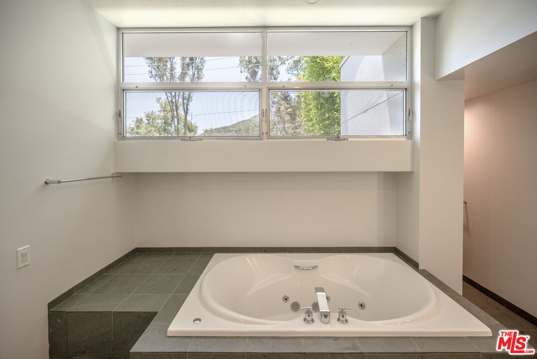 Mulholland photo 44
