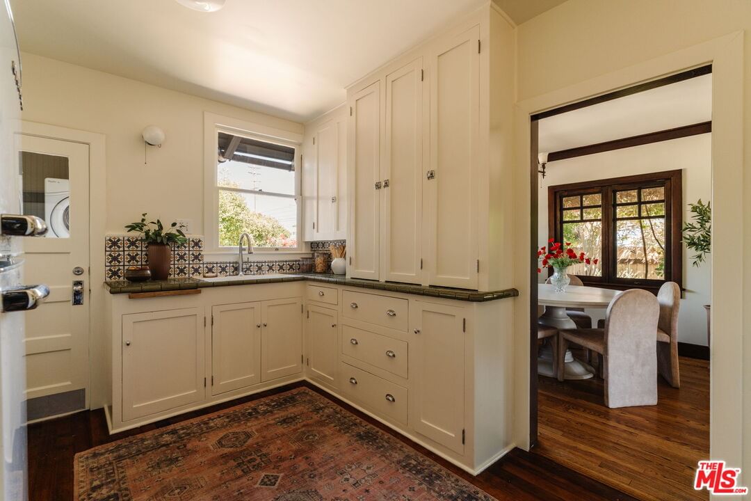 Avenue 52 photo 14
