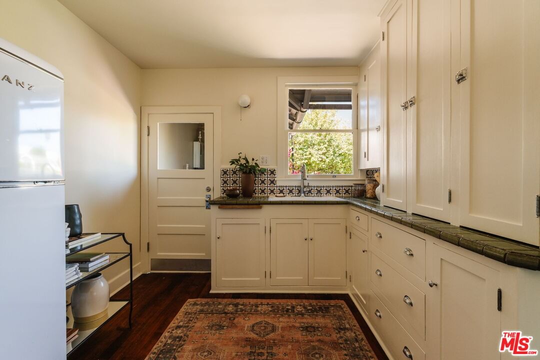 Avenue 52 photo 15