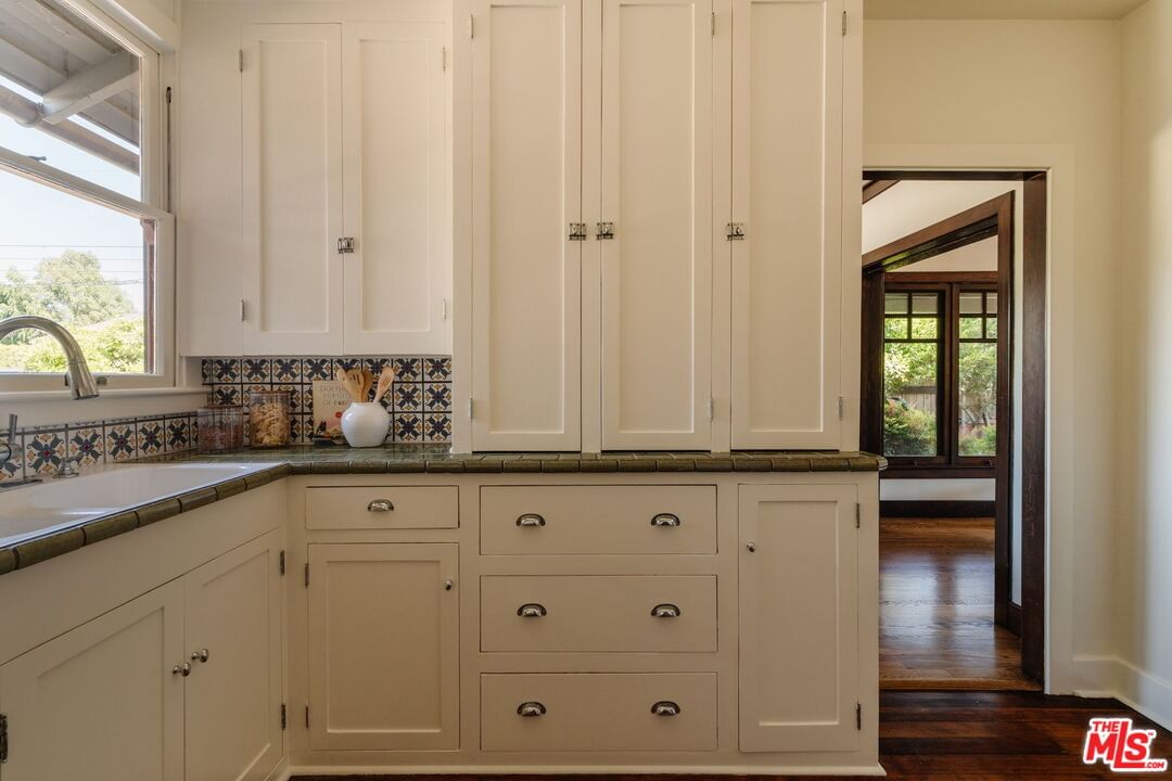 Avenue 52 photo 16
