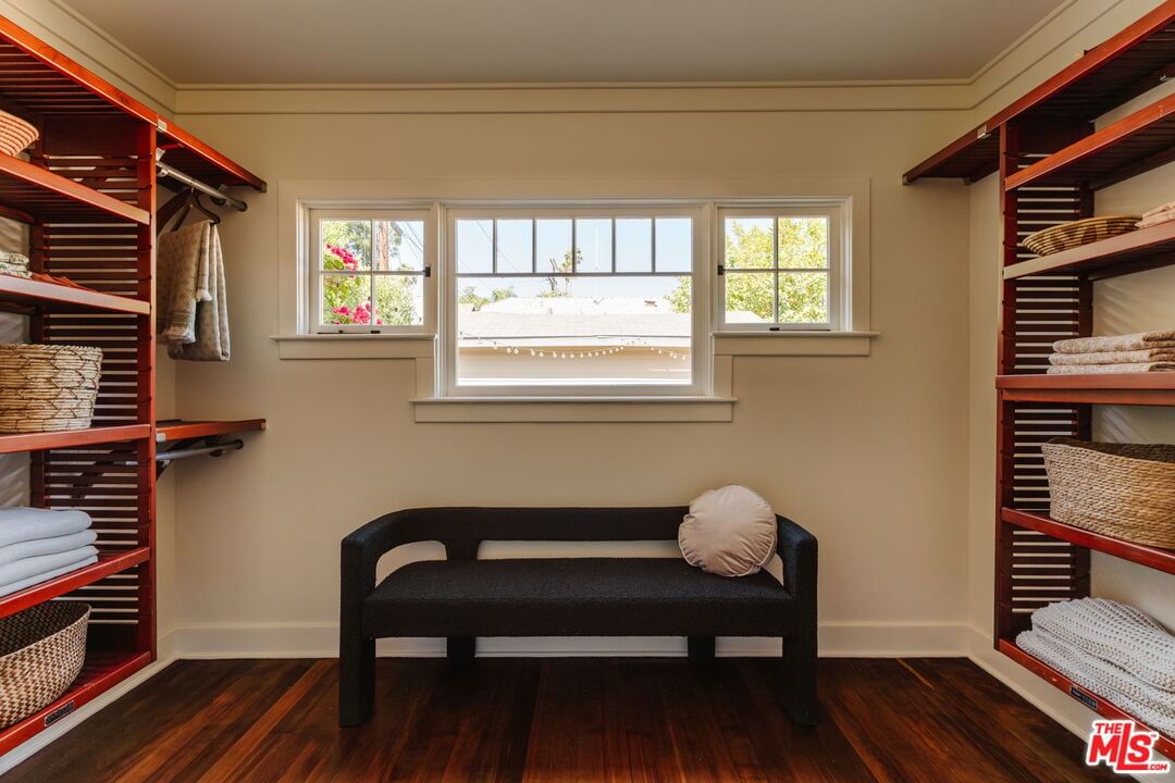 Avenue 52 photo 26