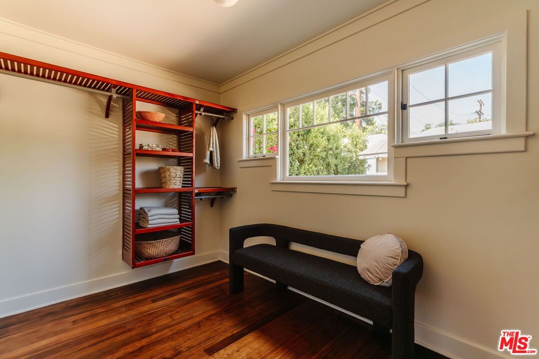 Avenue 52 photo 27