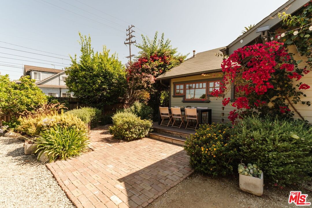 Avenue 52 photo 29