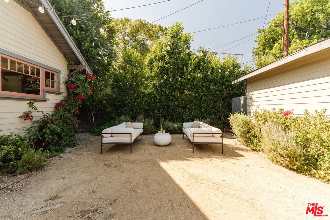 Avenue 52 photo 31