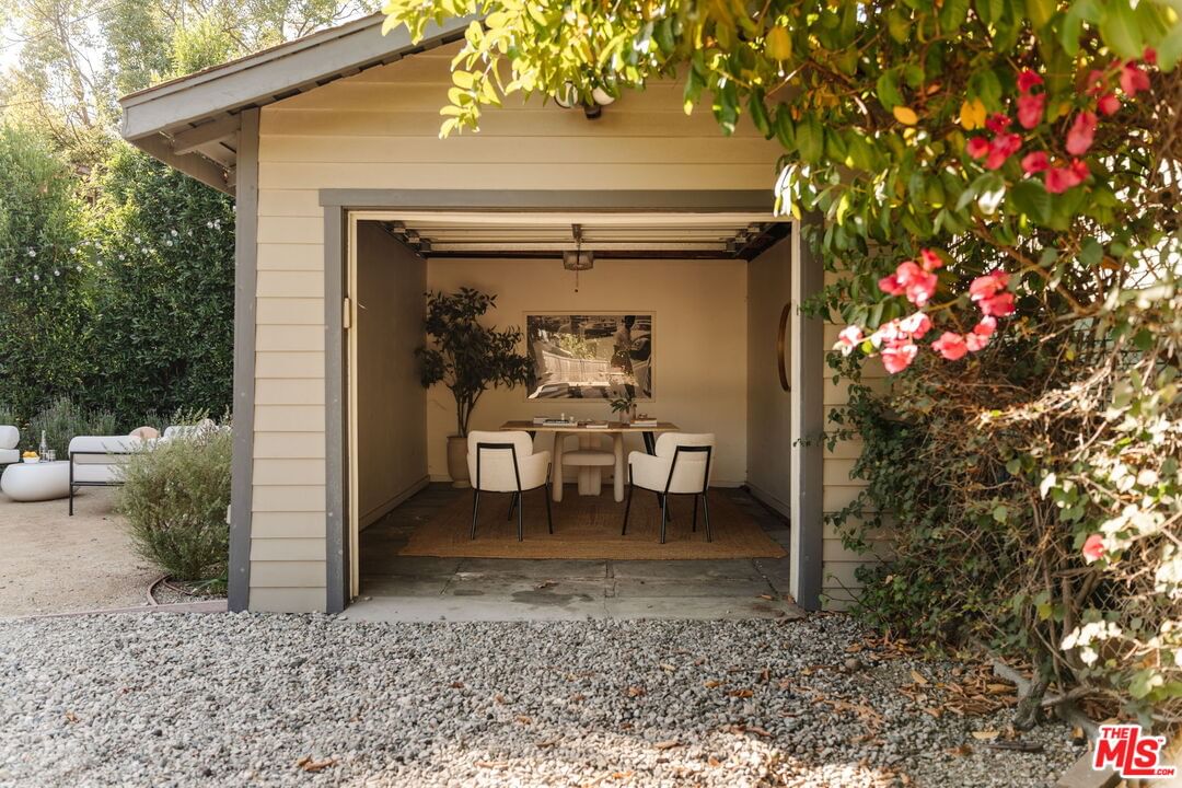 Avenue 52 photo 34