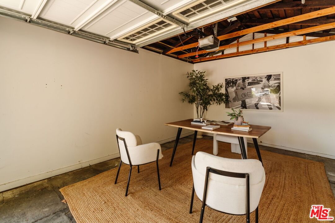 Avenue 52 photo 35