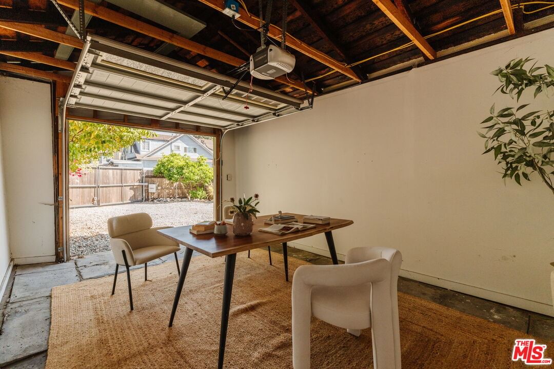 Avenue 52 photo 36