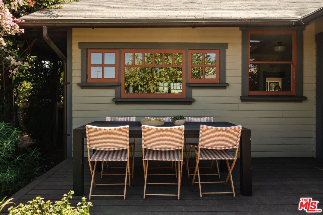 Avenue 52 photo 40