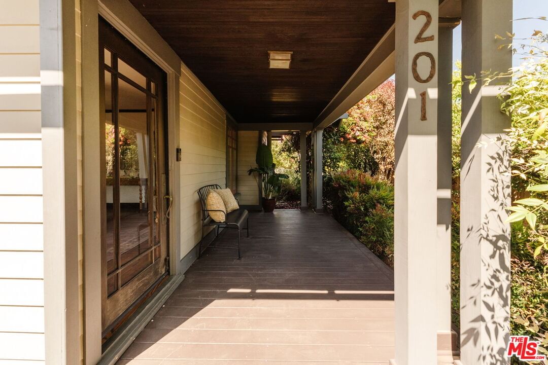 Avenue 52 photo 6