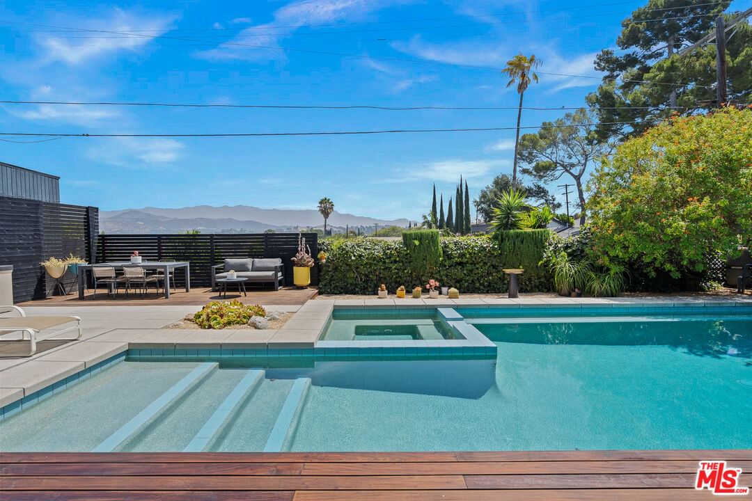 Verdugo View photo 26