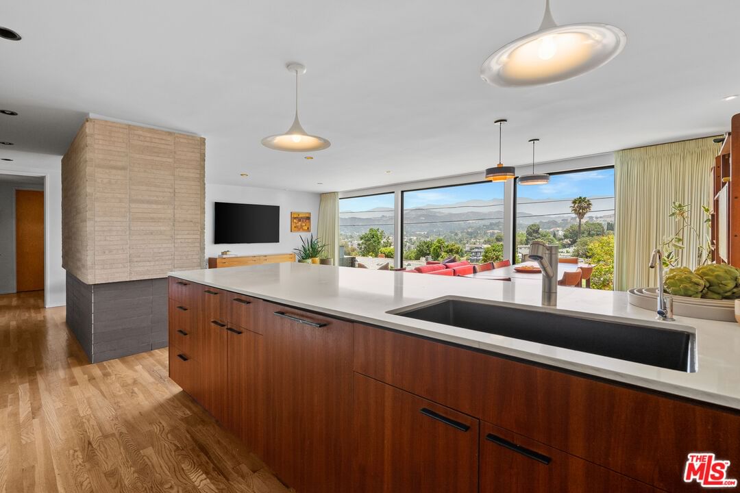 Verdugo View photo 8