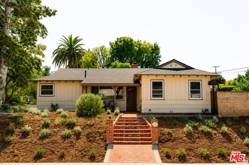 22103 Del Valle St