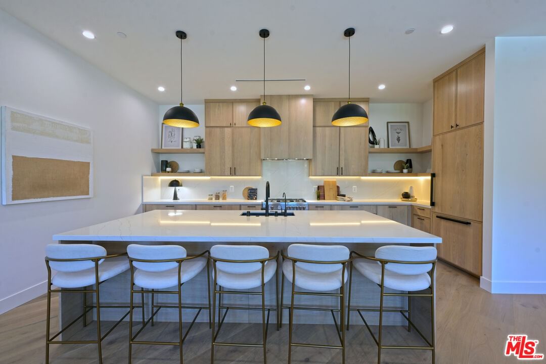 Hollyridge photo 11