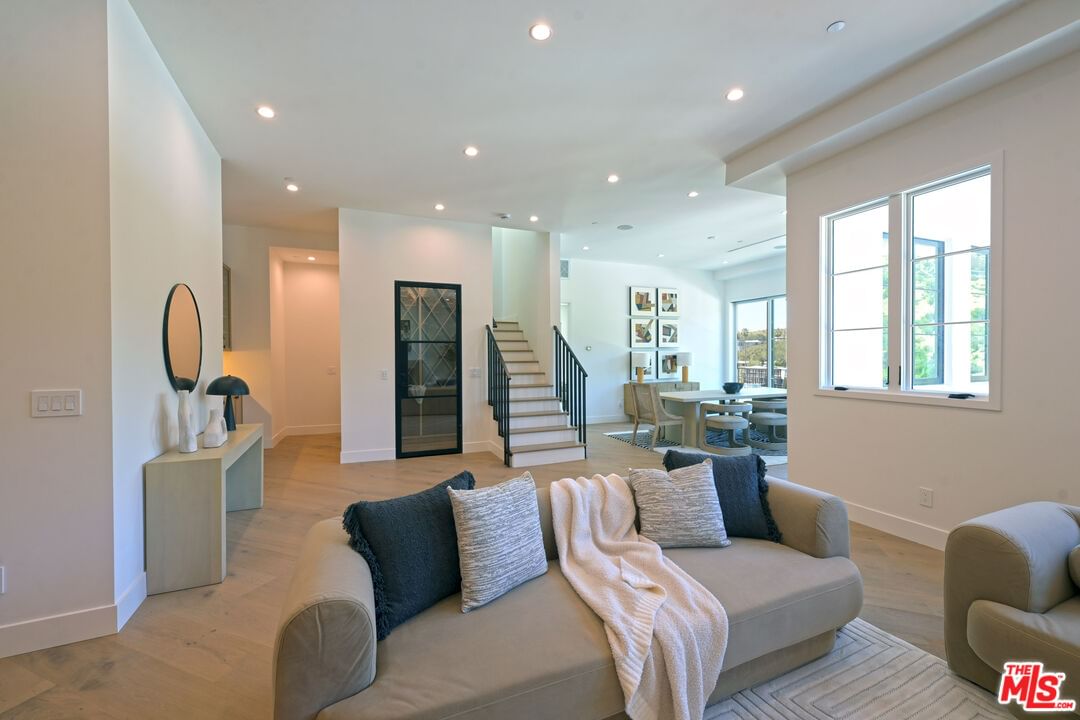 Hollyridge photo 15