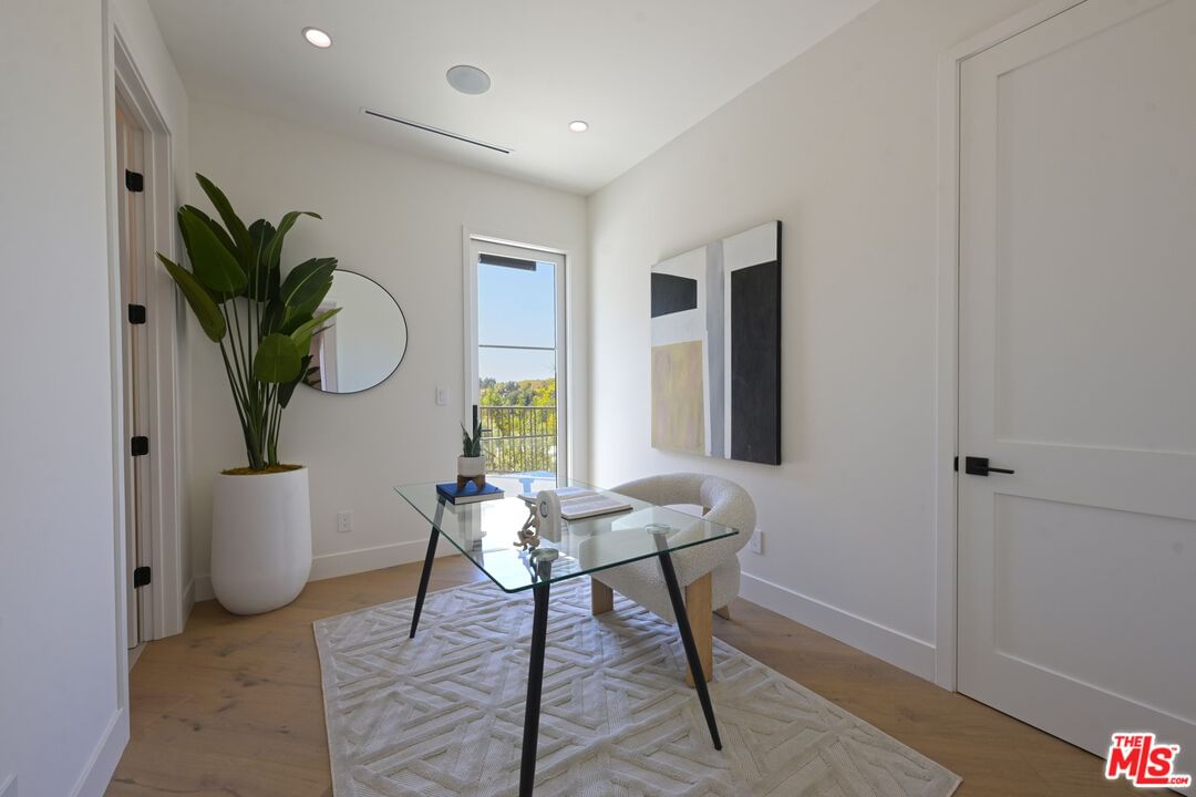 Hollyridge photo 20