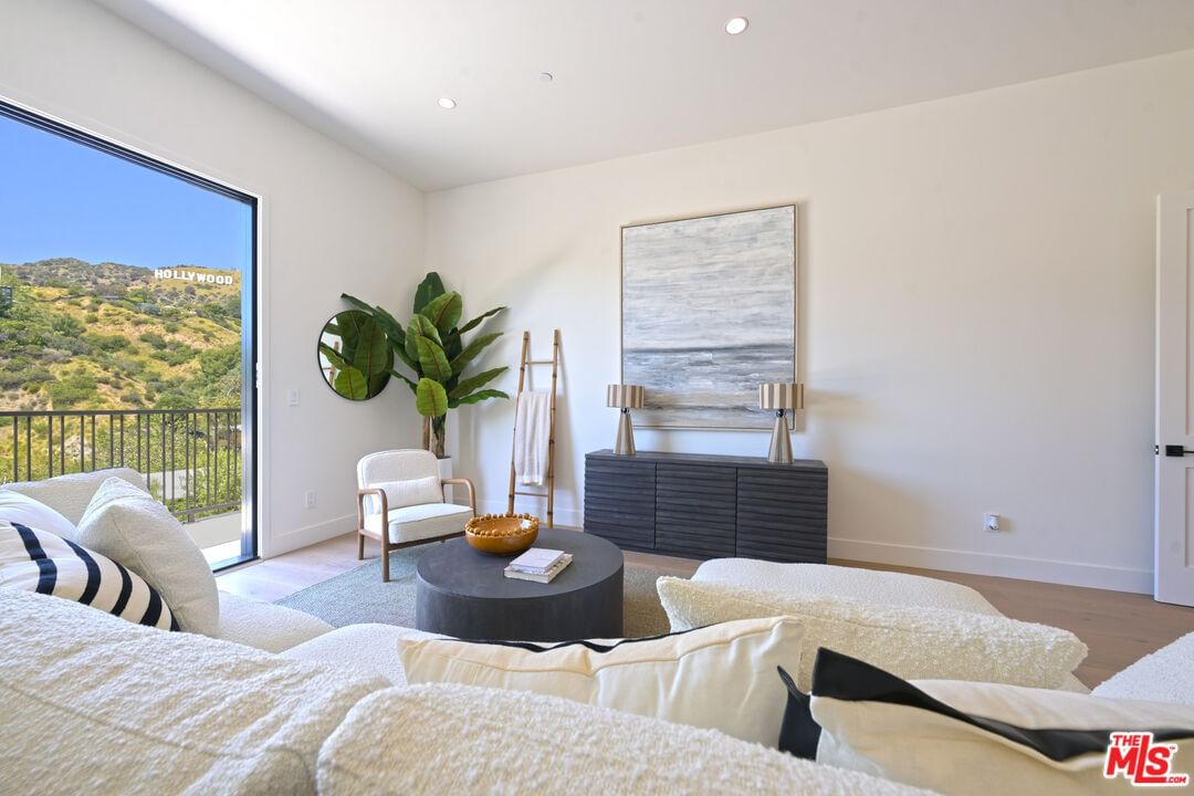 Hollyridge photo 23