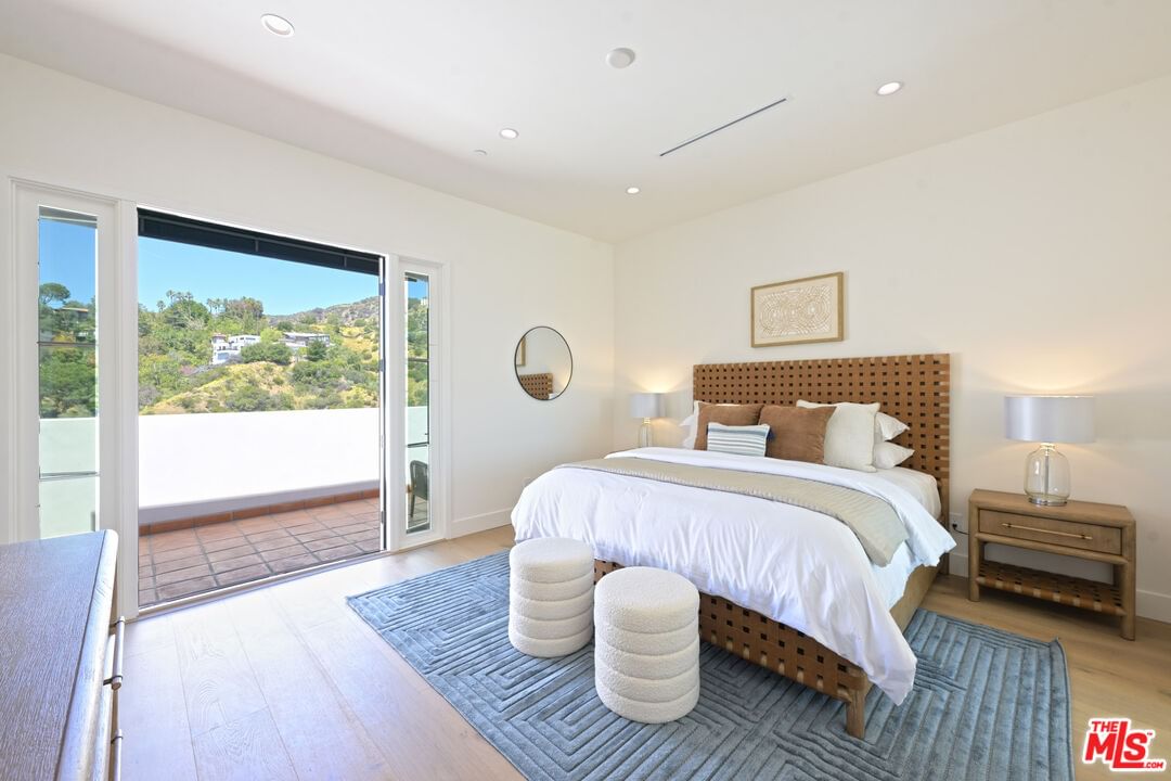 Hollyridge photo 27