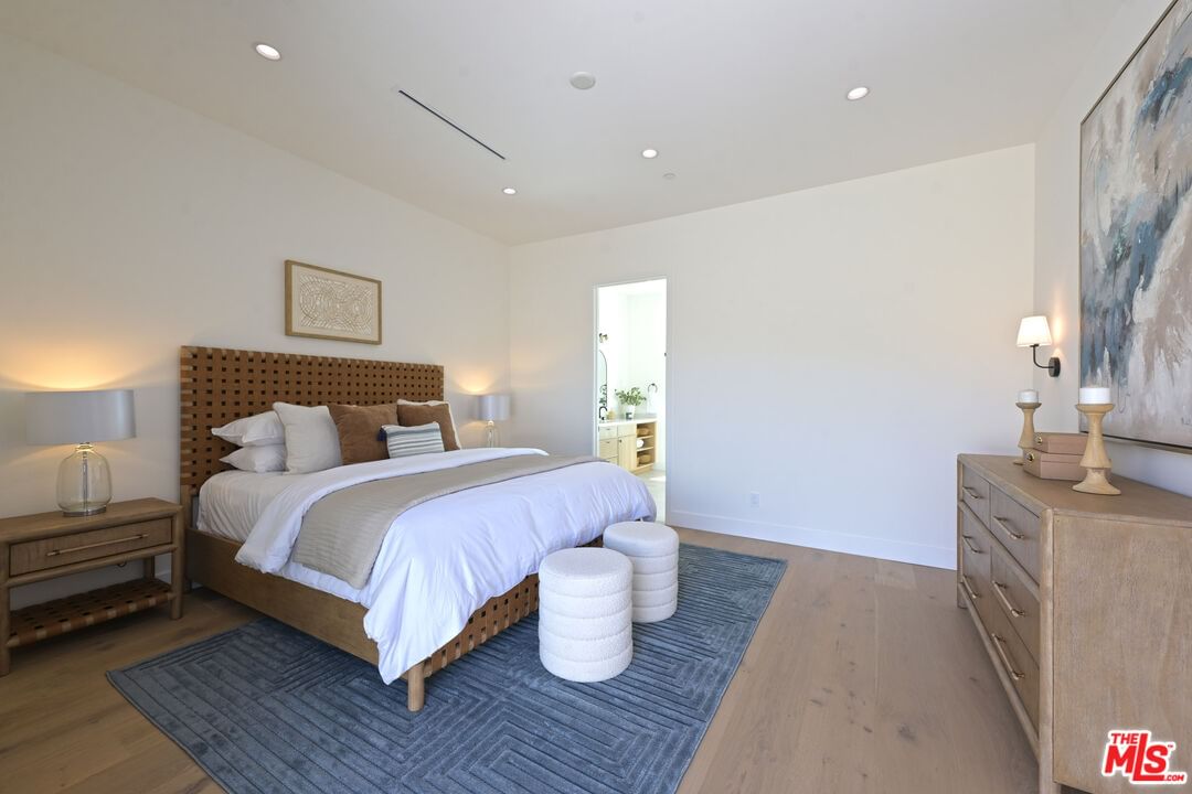 Hollyridge photo 30