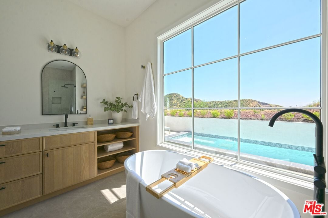 Hollyridge photo 32