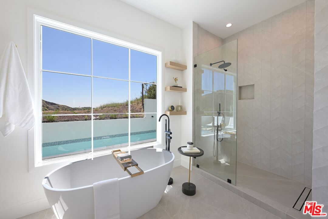Hollyridge photo 33