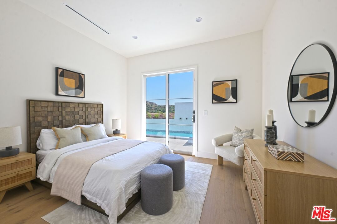 Hollyridge photo 35