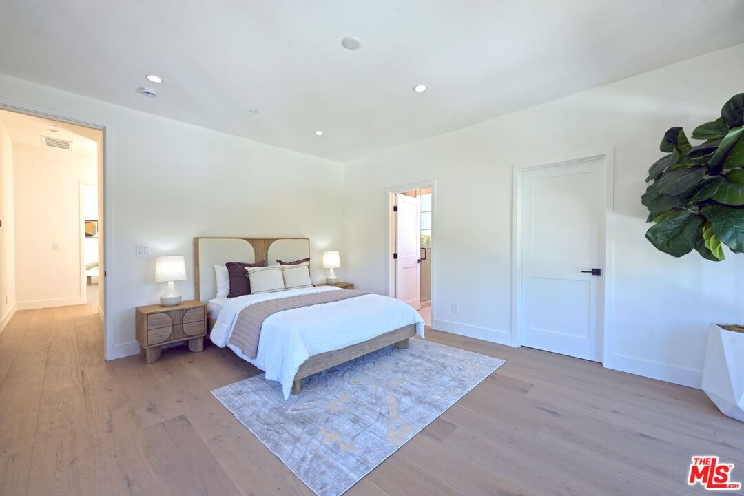 Hollyridge photo 38