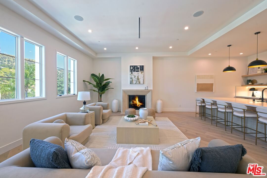 Hollyridge photo 5
