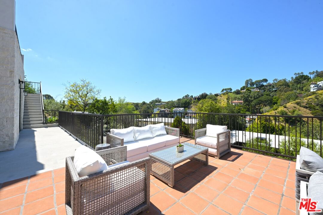 Hollyridge photo 42