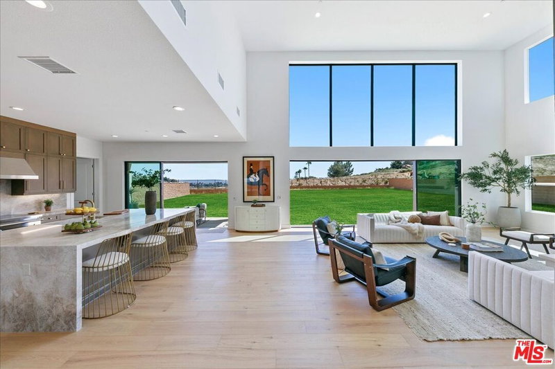 22810 Seaqua Cir