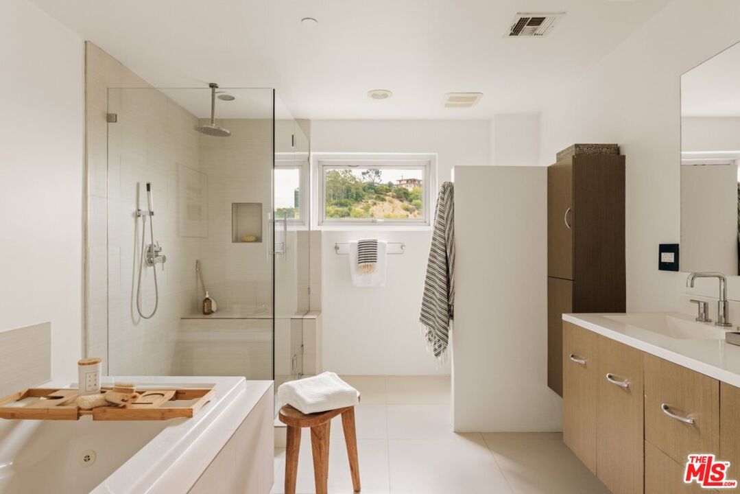 Roseview photo 25