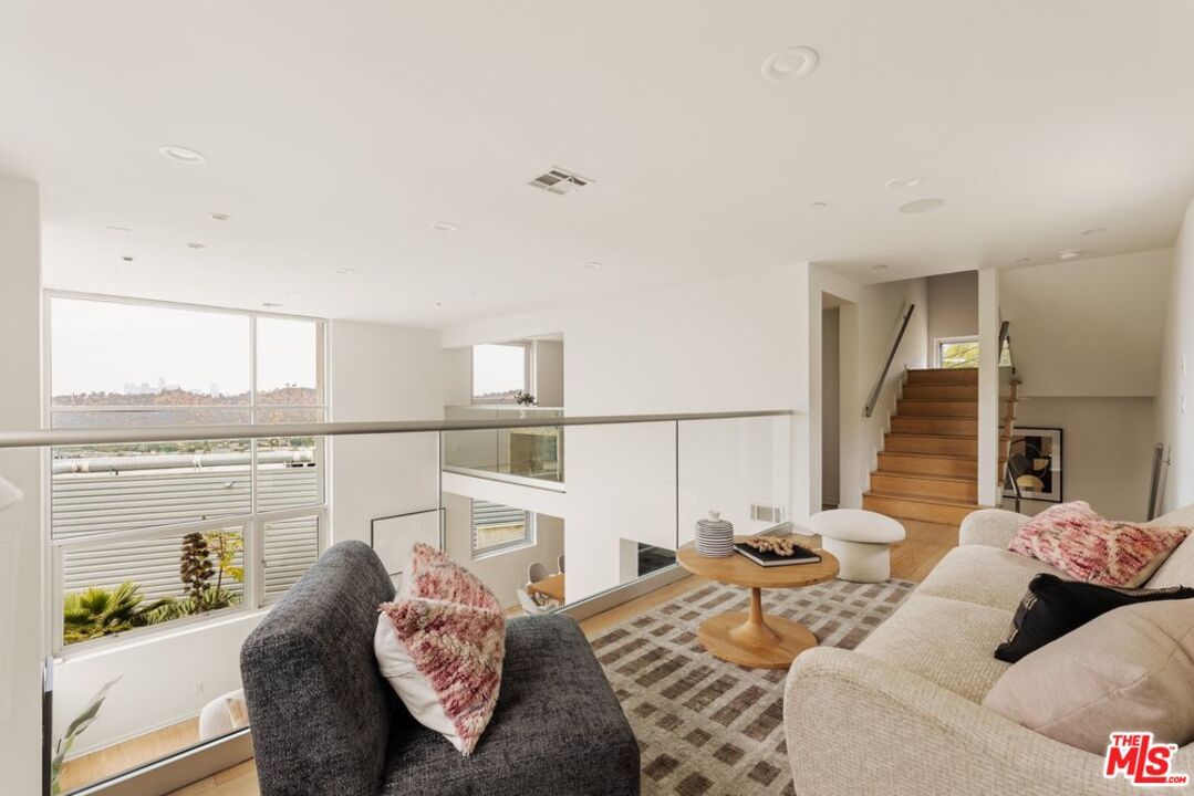 Roseview photo 28
