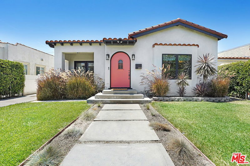 2823 Bronson Ave