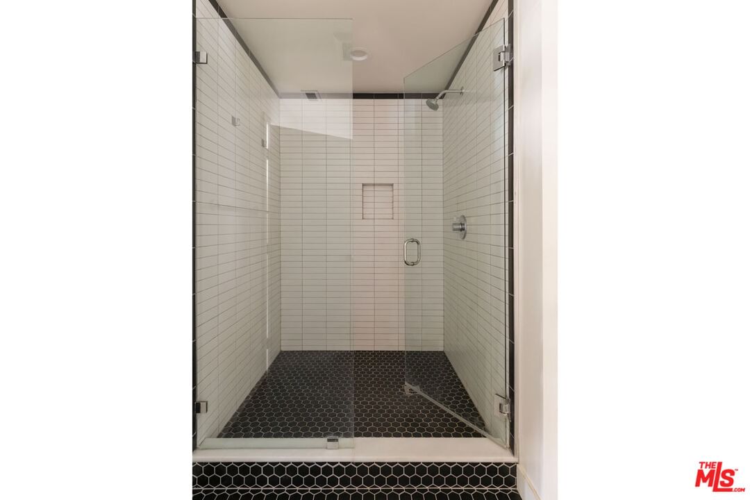 Avenue 55 photo 16