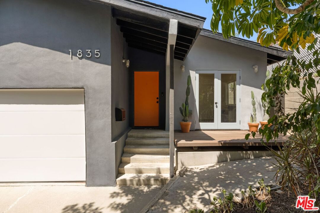 Avenue 55 photo 2