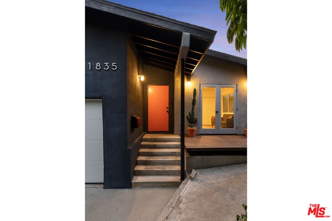 Avenue 55 photo 24