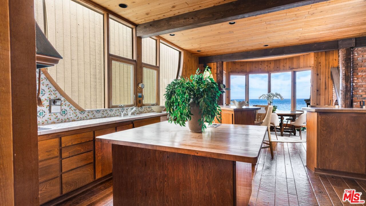 Malibu Cove Colony photo 16