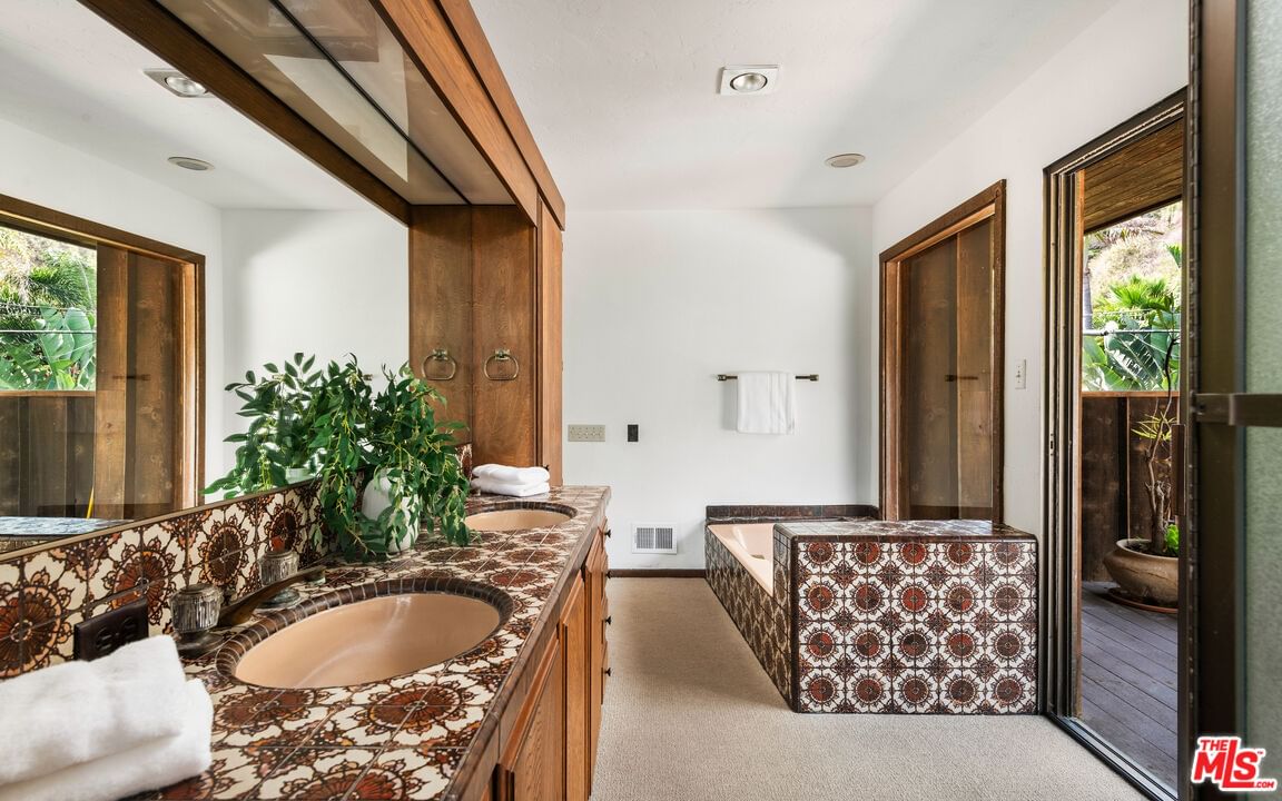 Malibu Cove Colony photo 30