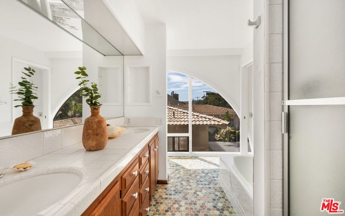 Malibu Cove Colony photo 34