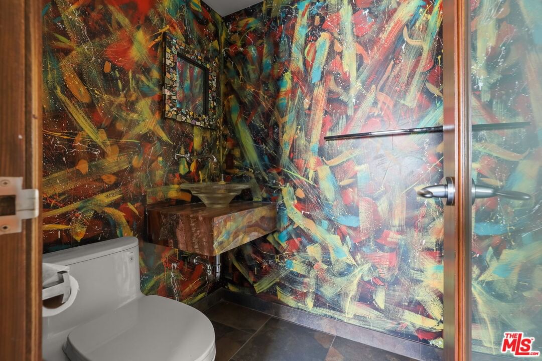 Spray photo 19