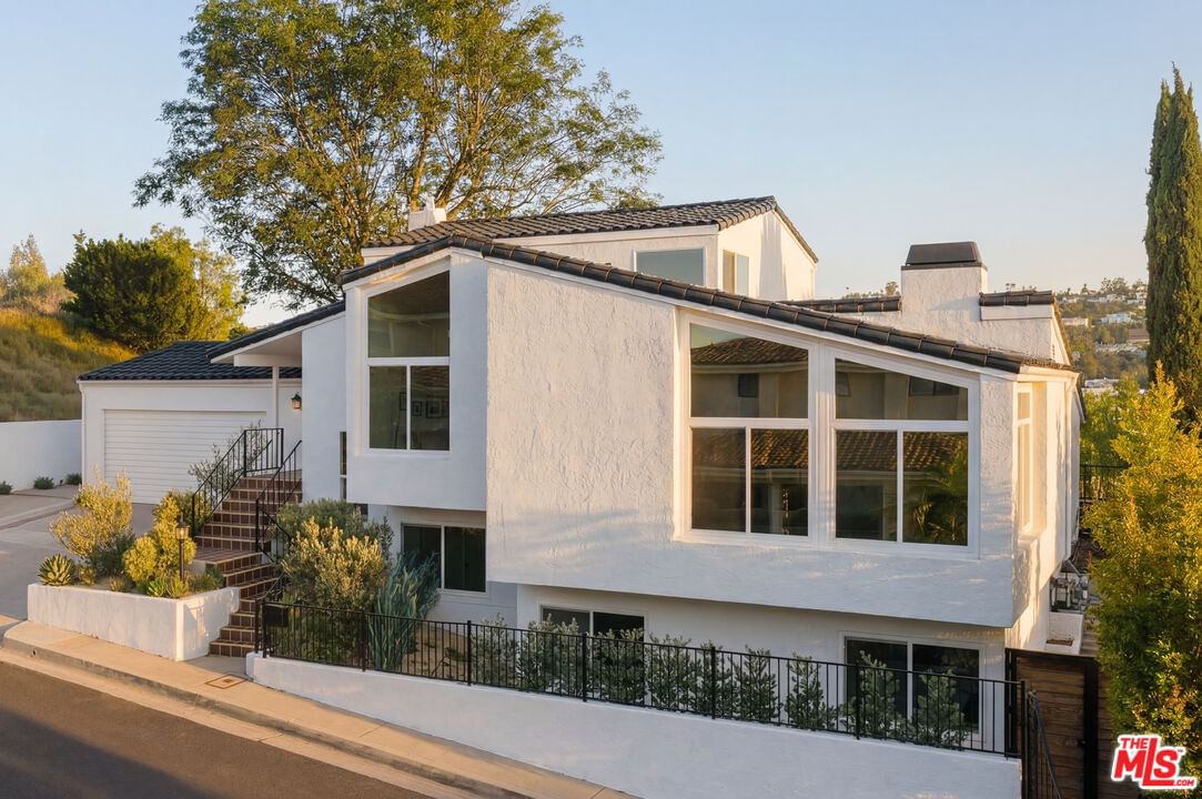 Crescent Heights photo 26