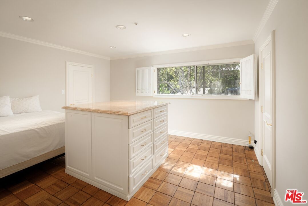 Royal Oak photo 25