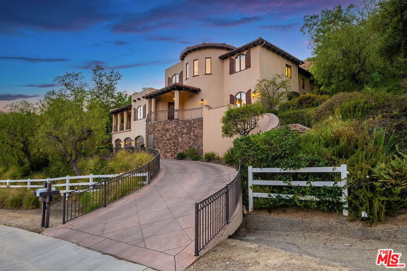 55 Coolwater Rd