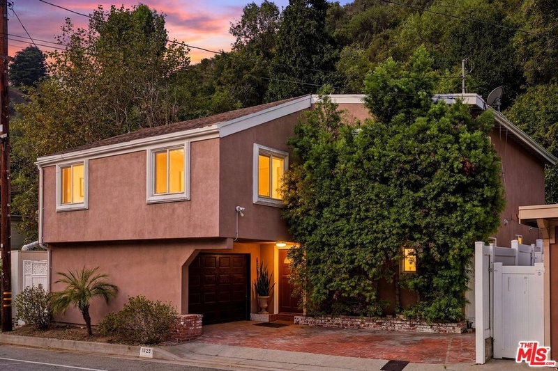 1029 Beverly Glen Blvd