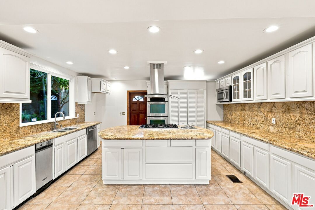 Beverly Glen photo 11