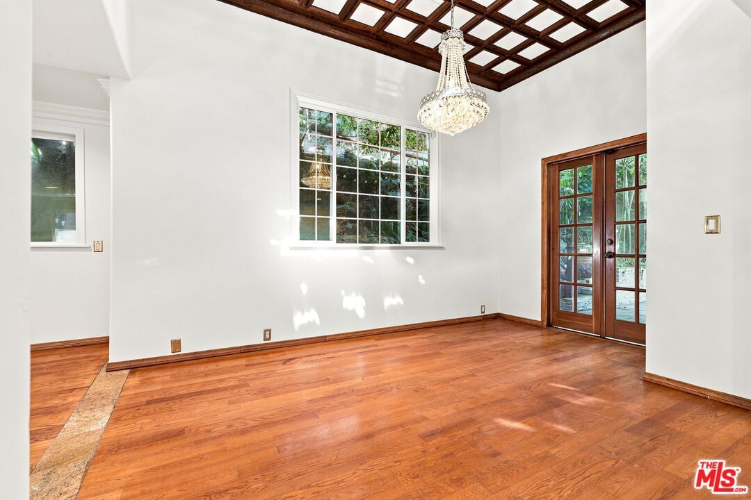 Beverly Glen photo 21