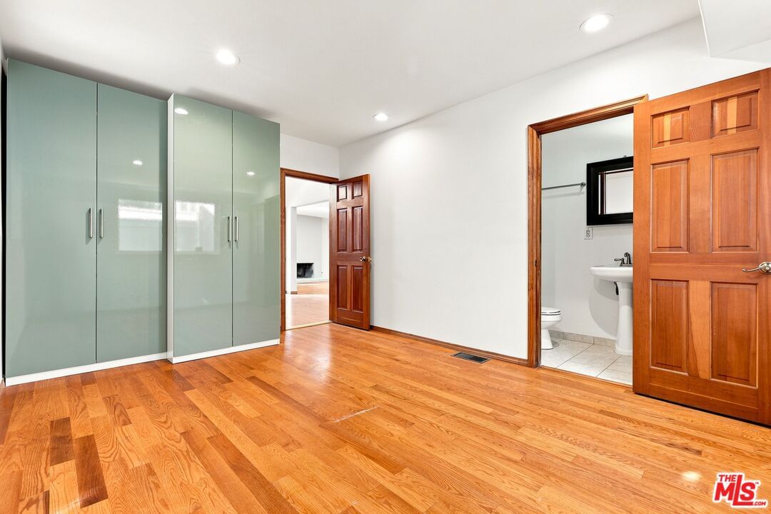 Beverly Glen photo 28