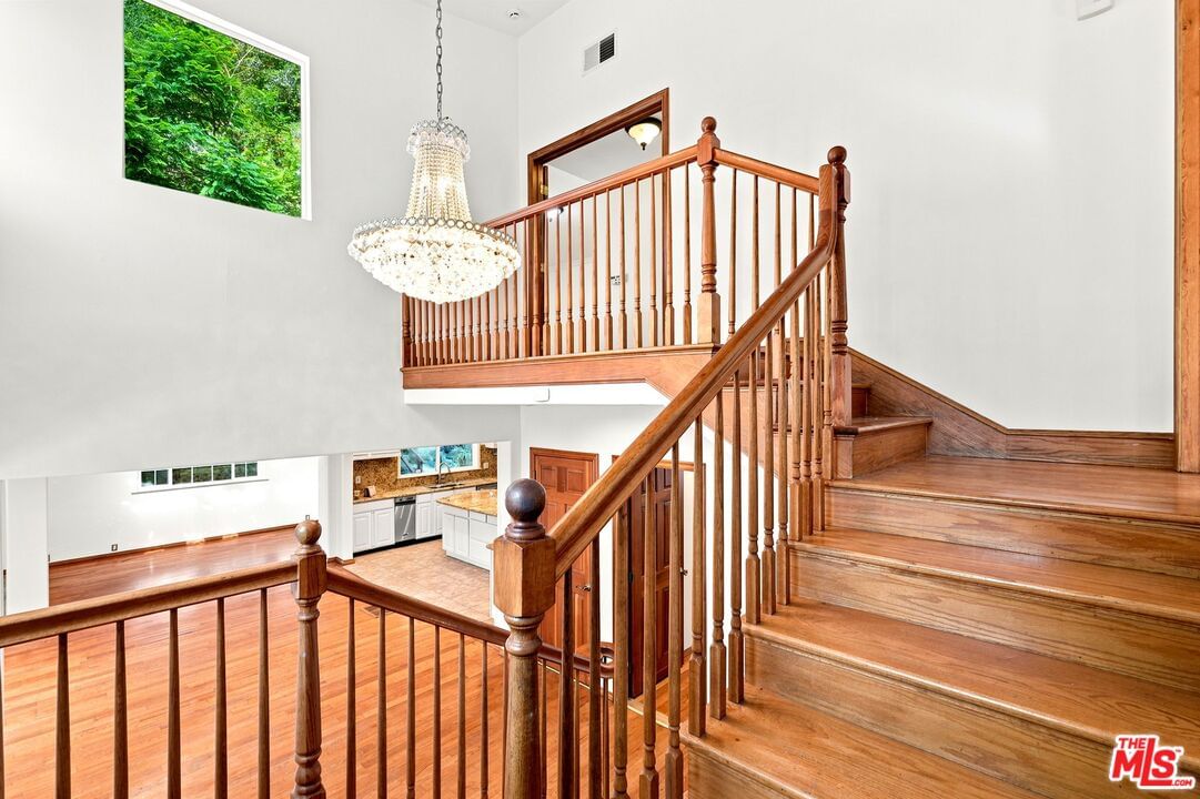 Beverly Glen photo 30