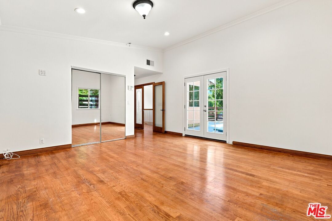 Beverly Glen photo 37