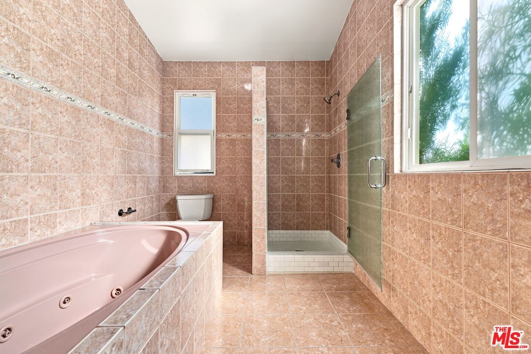 Beverly Glen photo 42